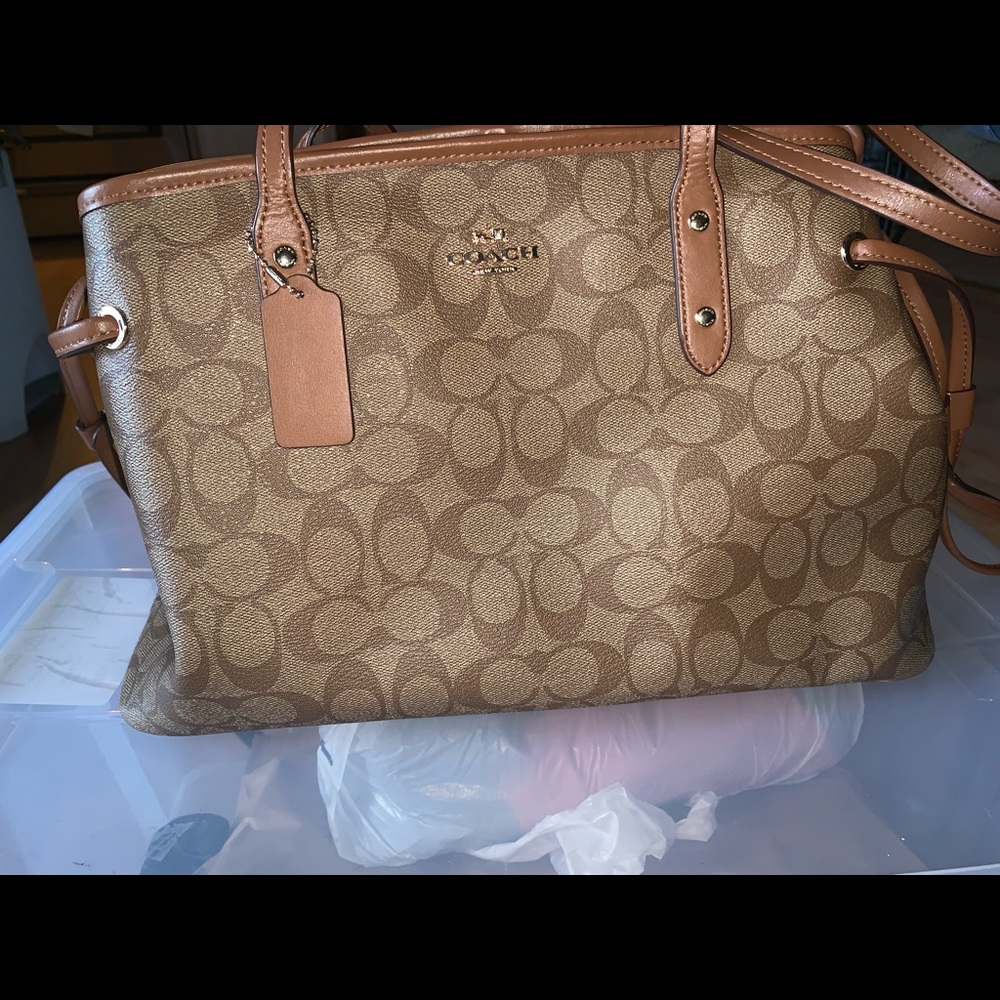 Coach Bag 😍 - Picture 1 of 5